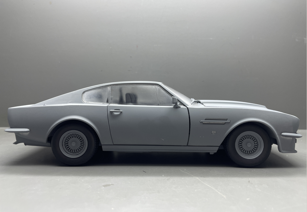 Stirling Scale 1:18 Aston Martin V8 Vantage シルバー 1986 - Stirling Scale