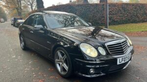 Stirling Scale 1:18 Mercedes-Benz E63 AMG (W211) Obsidianschwarz