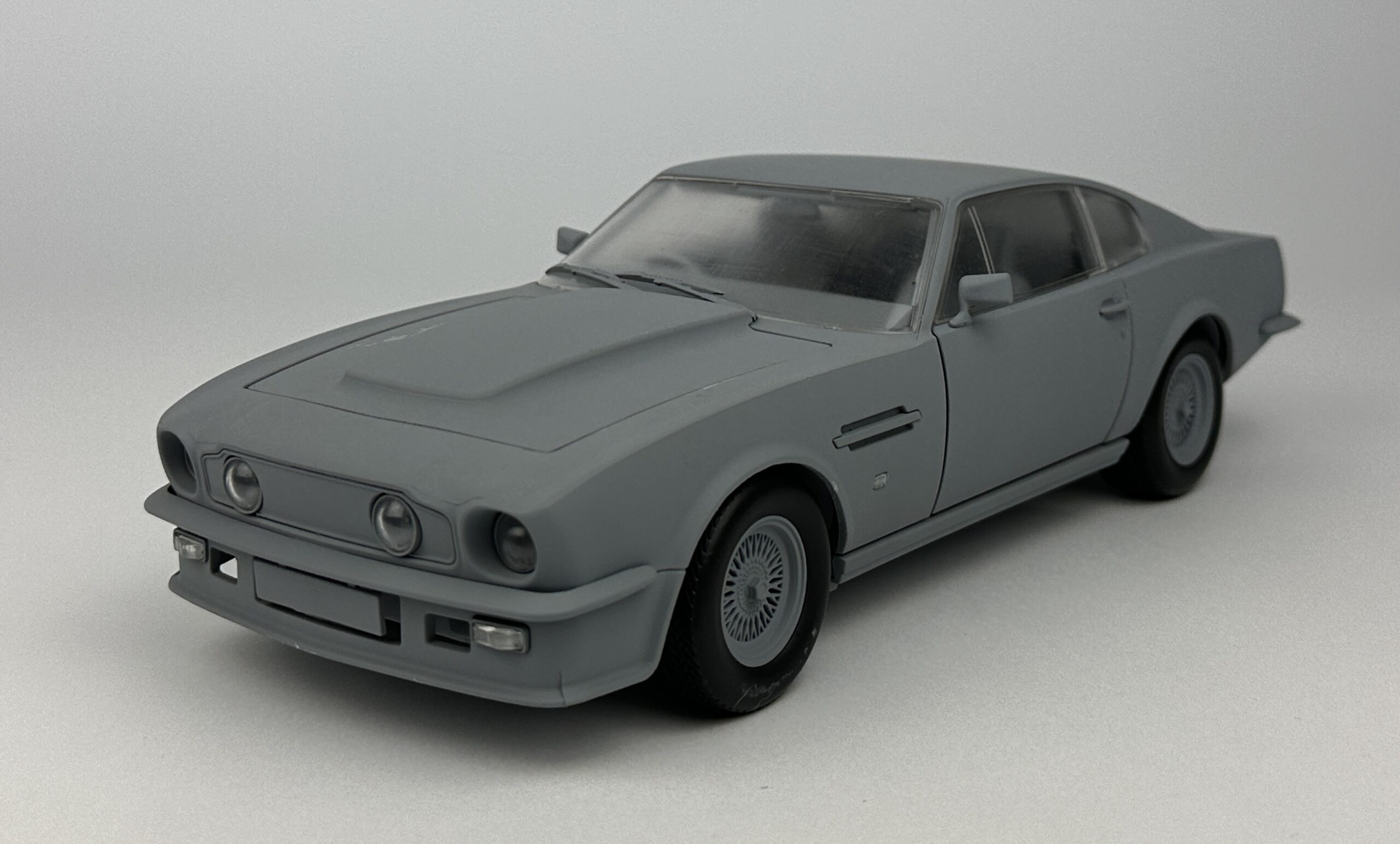 Aston Martin V8 Vantage Stirling Scale Immagine del prototipo della confezione X